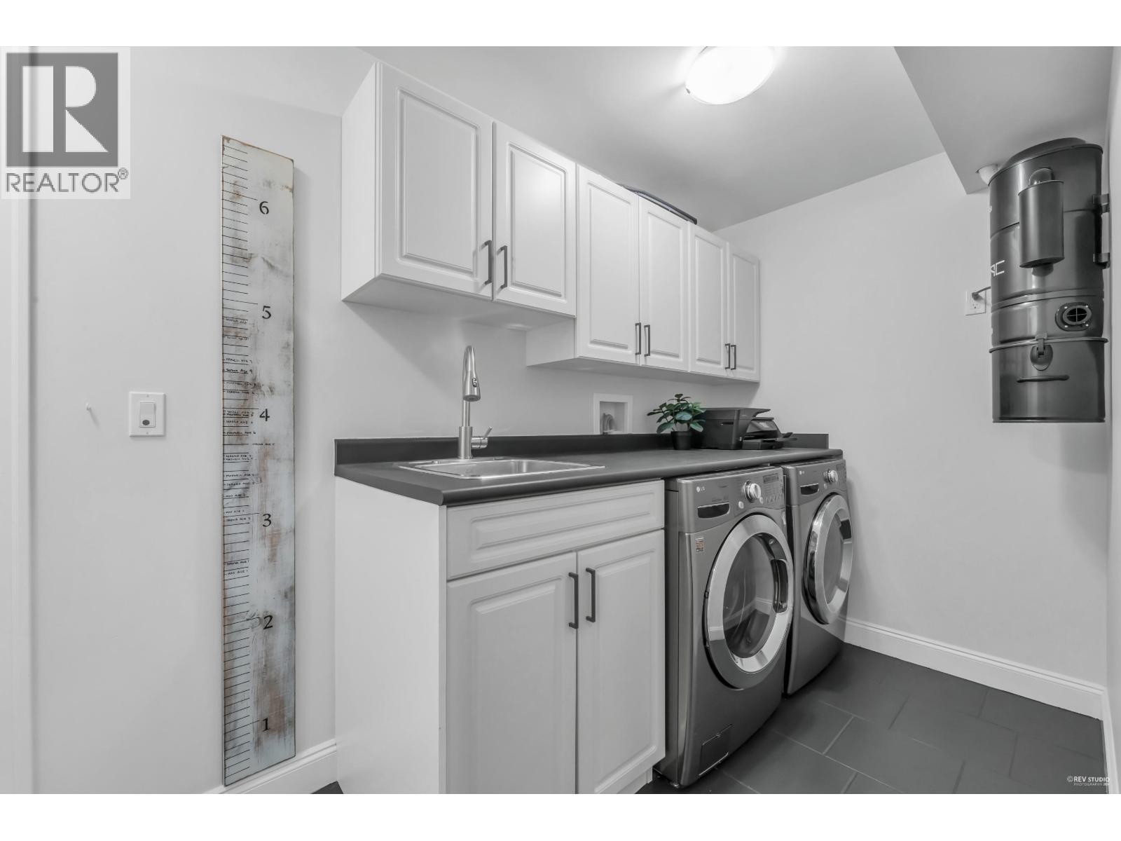 338 W 17TH STREET, North Vancouver
