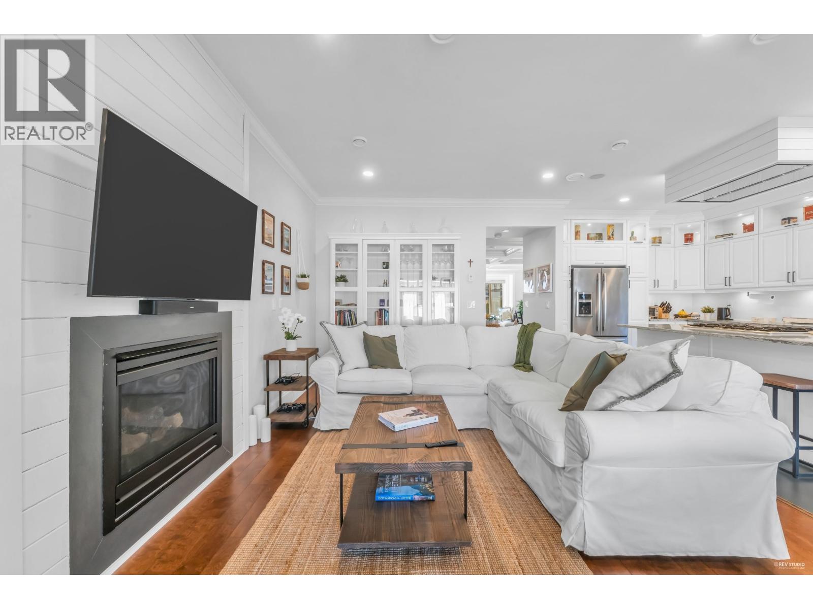 338 W 17TH STREET, North Vancouver