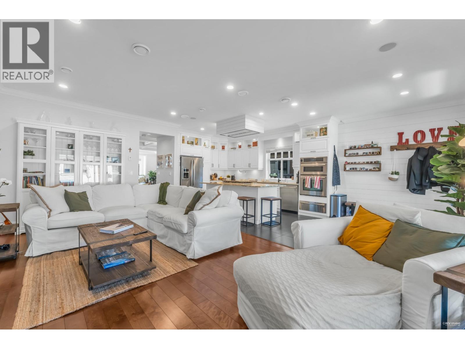 338 W 17TH STREET, North Vancouver