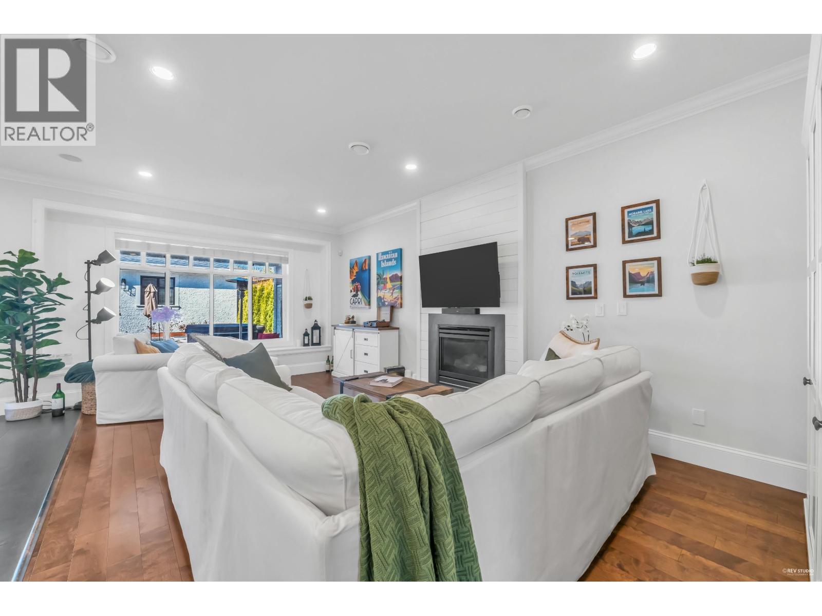 338 W 17TH STREET, North Vancouver