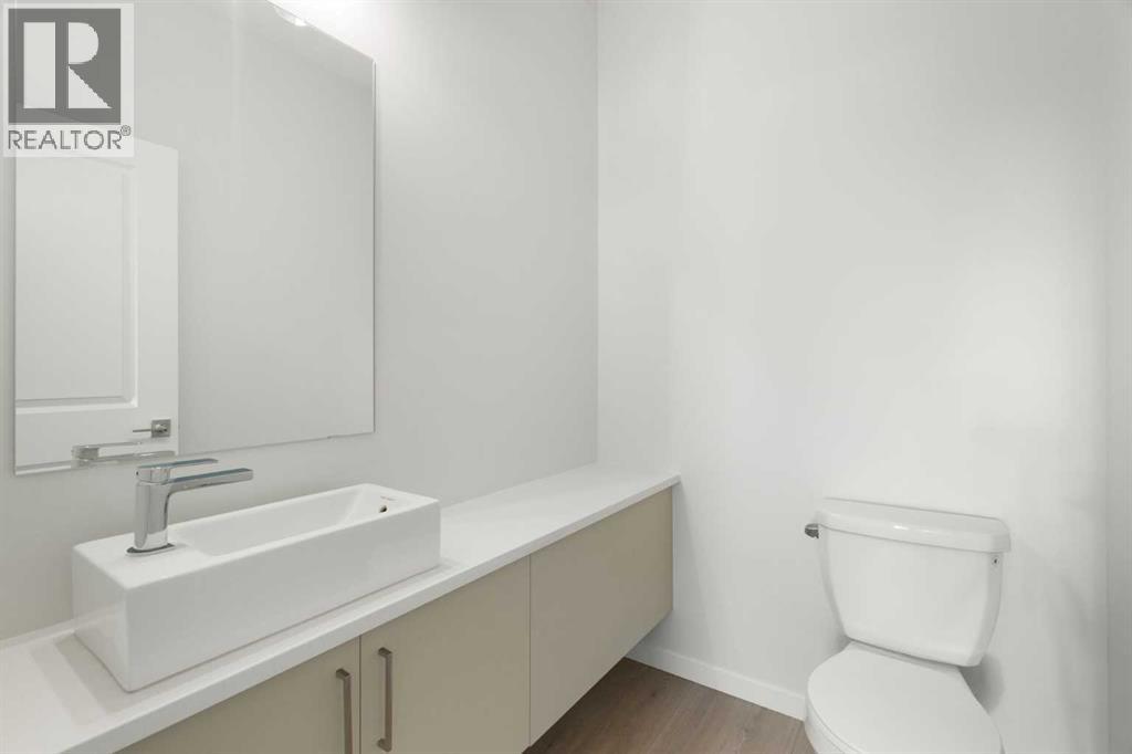 Single Family House for Sale in  Annette Landing NW Glacier Ridge Calgary 