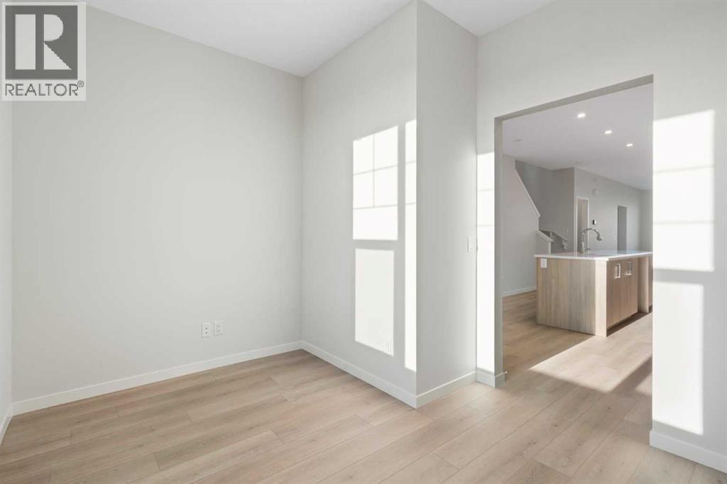 Single Family House for Sale in  Annette Landing NW Glacier Ridge Calgary 