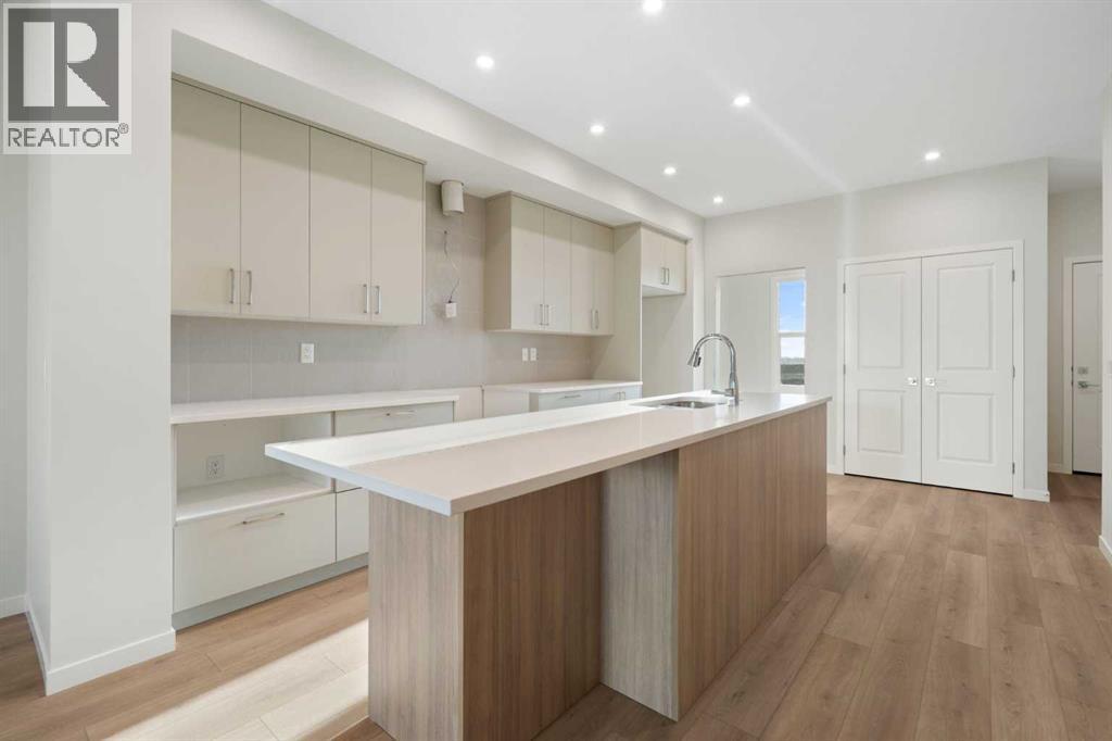 Single Family House for Sale in  Annette Landing NW Glacier Ridge Calgary 