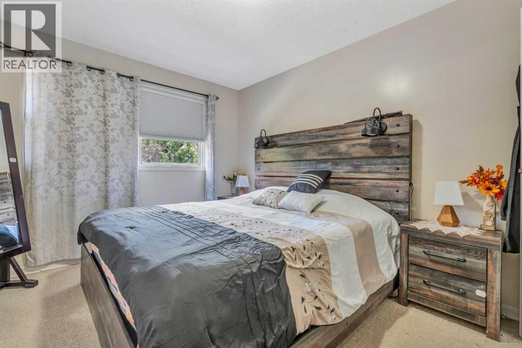 Single Family House for Sale in  Rundlehorn Drive NE Rundle Calgary 