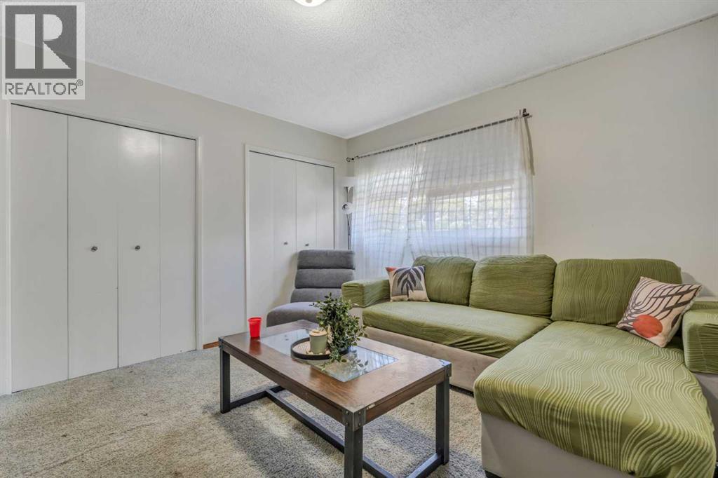 Single Family House for Sale in  Rundlehorn Drive NE Rundle Calgary 