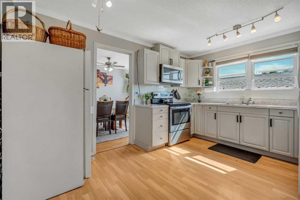 Single Family House for Sale in  Rundlehorn Drive NE Rundle Calgary 