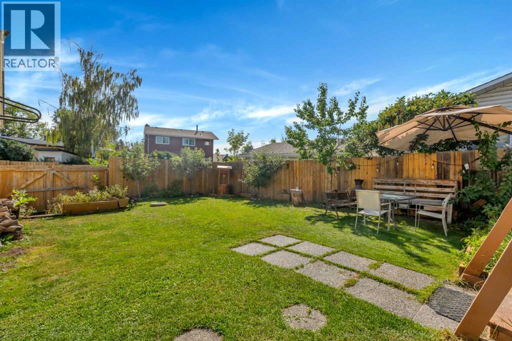 Single Family House for Sale in  Rundlehorn Drive NE Rundle Calgary 