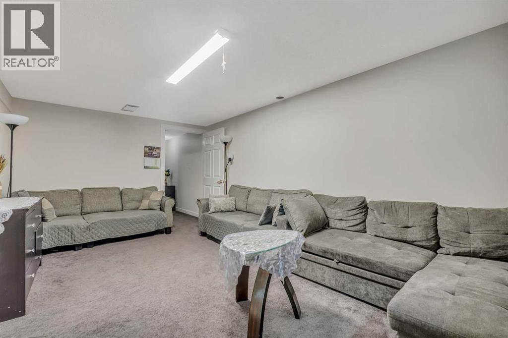 Single Family House for Sale in  Rundlehorn Drive NE Rundle Calgary 