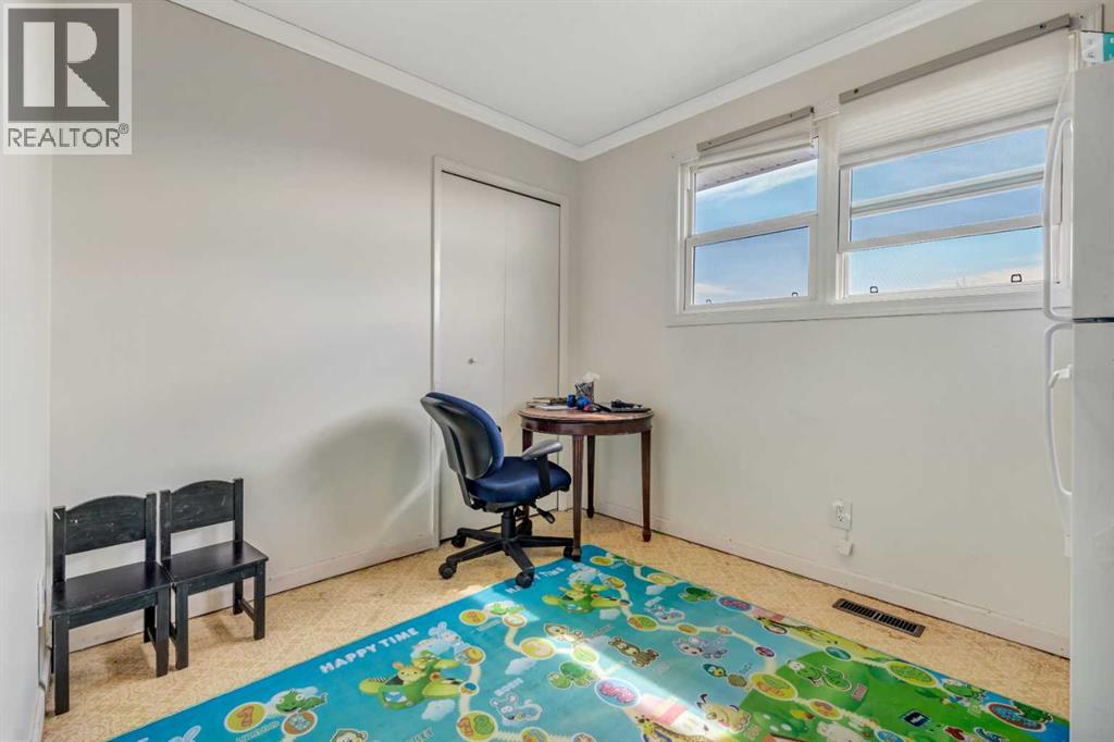 Single Family House for Sale in  Rundlehorn Drive NE Rundle Calgary 