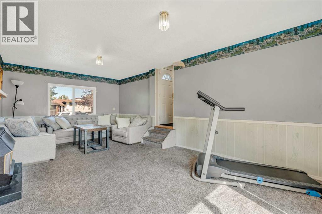 Single Family House for Sale in  Rundlehorn Drive NE Rundle Calgary 