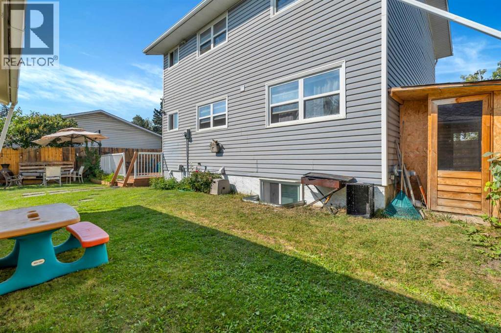 Single Family House for Sale in  Rundlehorn Drive NE Rundle Calgary 