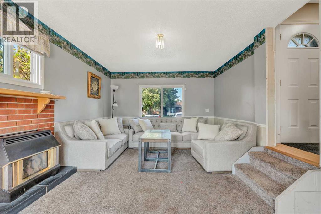 Single Family House for Sale in  Rundlehorn Drive NE Rundle Calgary 