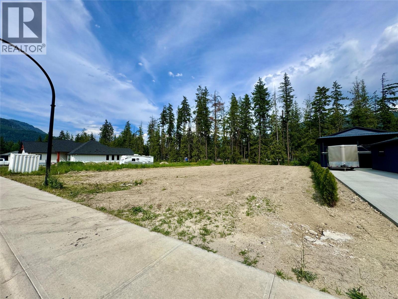 817 Hemlock Crescent South, Sicamous