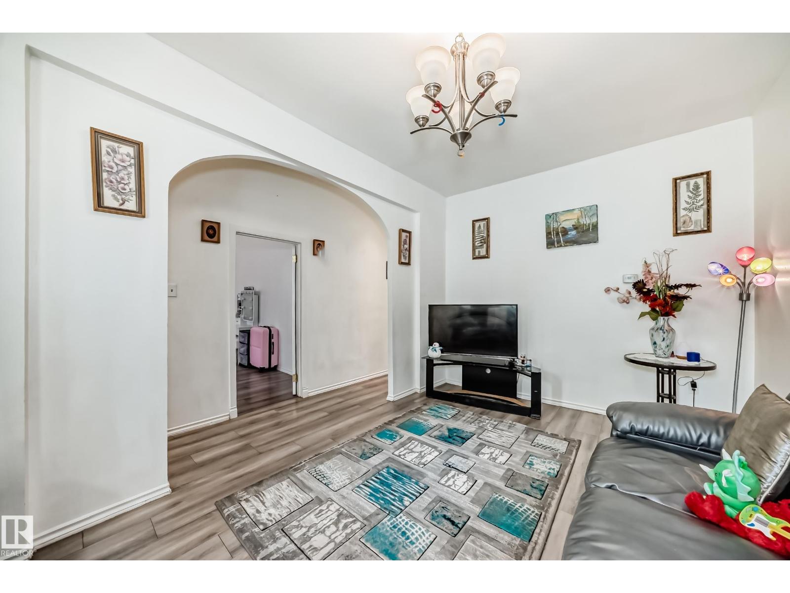 Single Family House for Sale in   ST NW Edmonton 