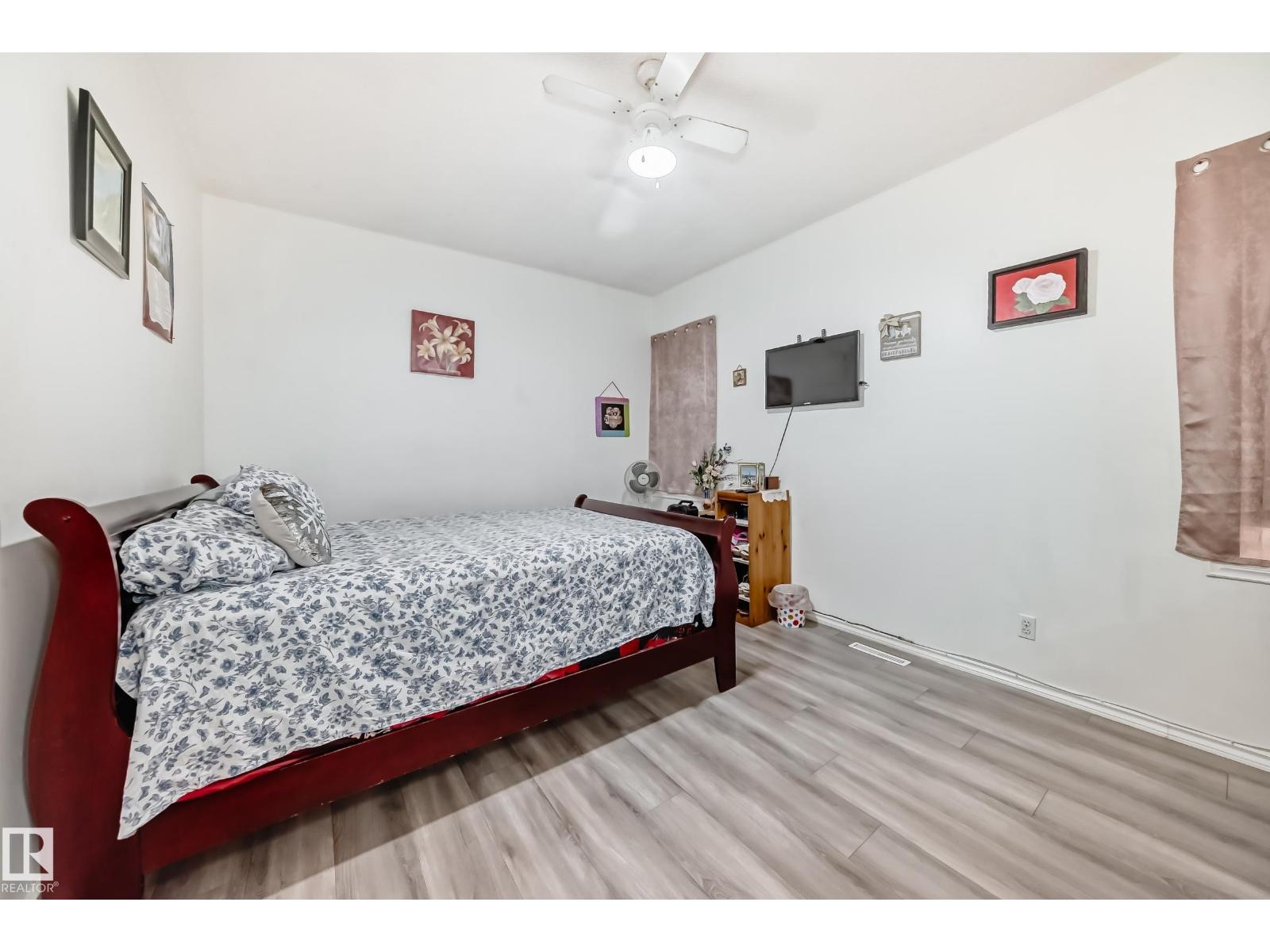 Single Family House for Sale in   ST NW Edmonton 