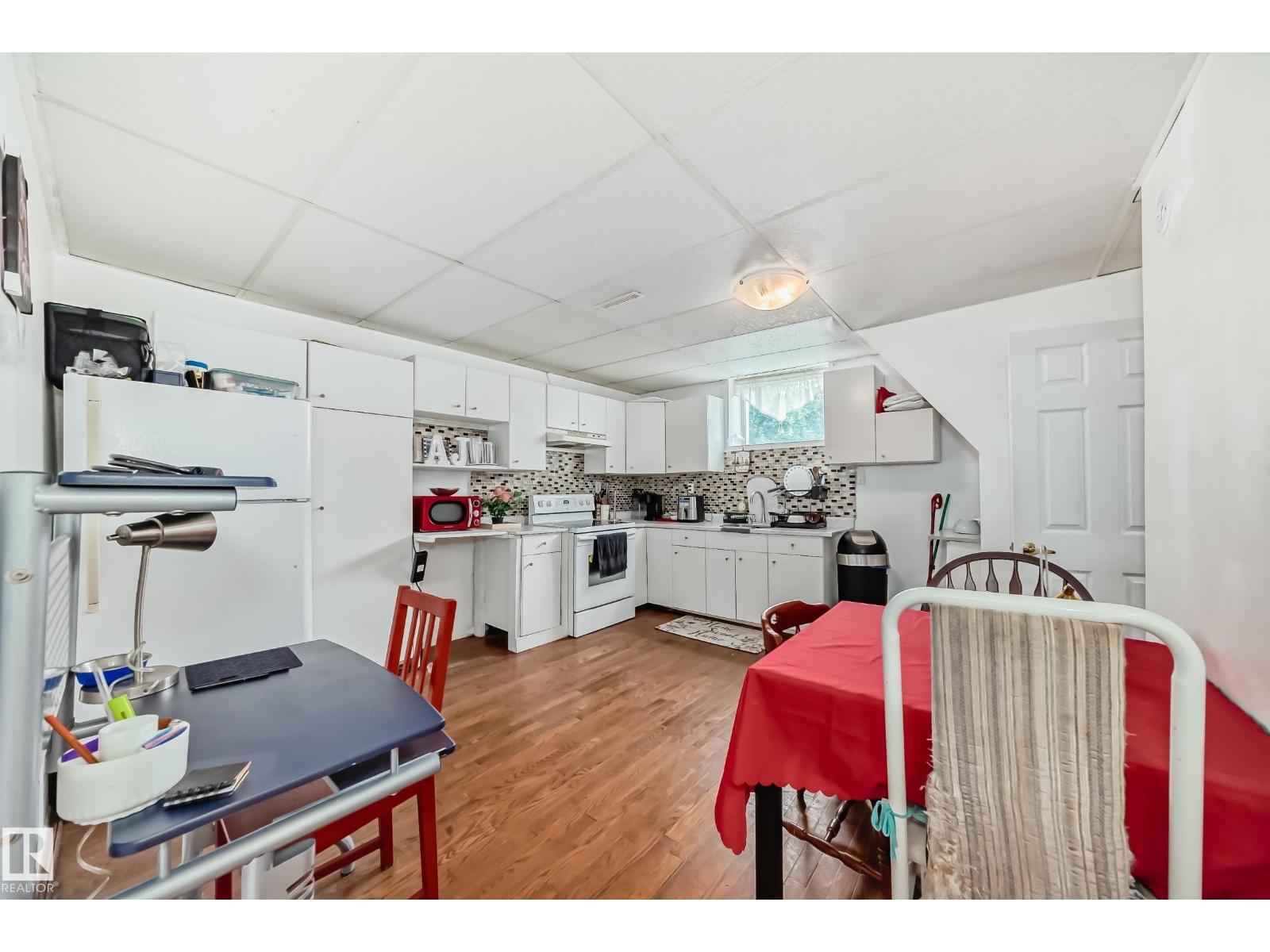 Single Family House for Sale in   ST NW Edmonton 