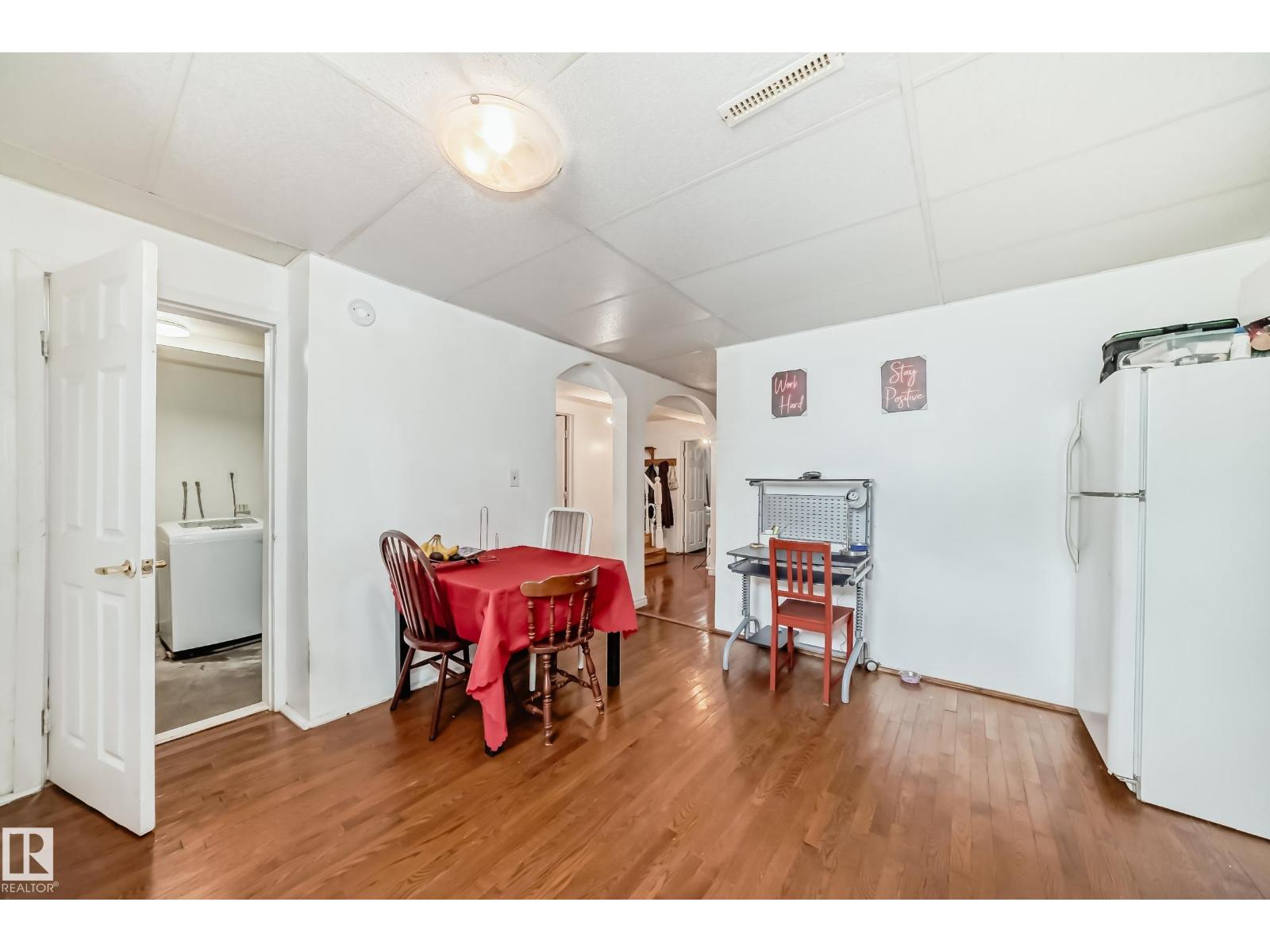 Single Family House for Sale in   ST NW Edmonton 