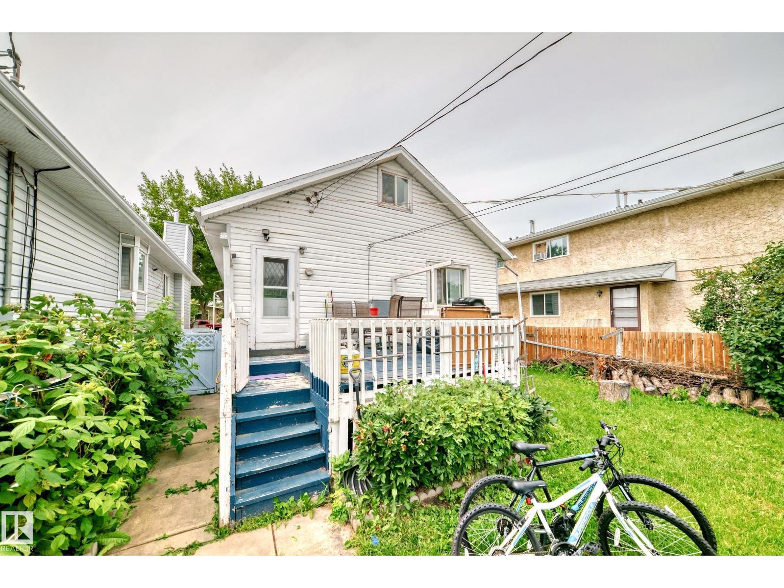 Single Family House for Sale in   ST NW Edmonton 