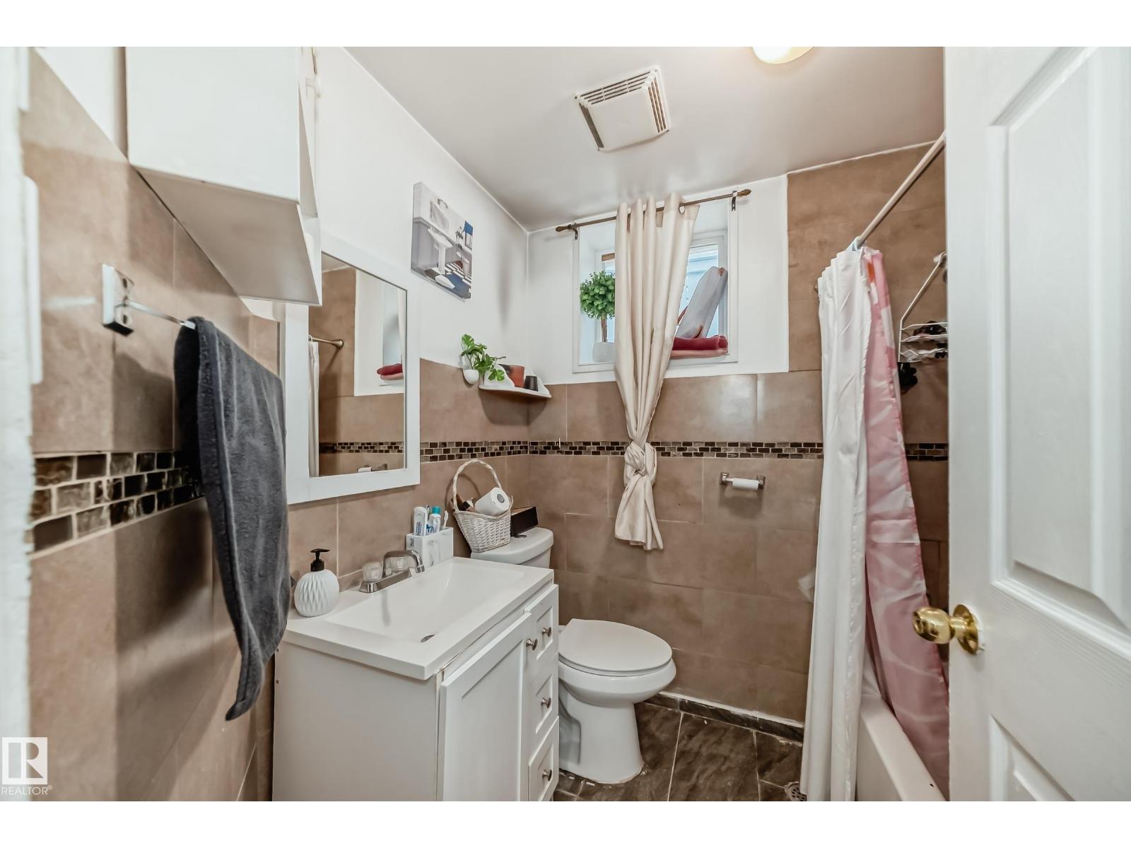 Single Family House for Sale in   ST NW Edmonton 