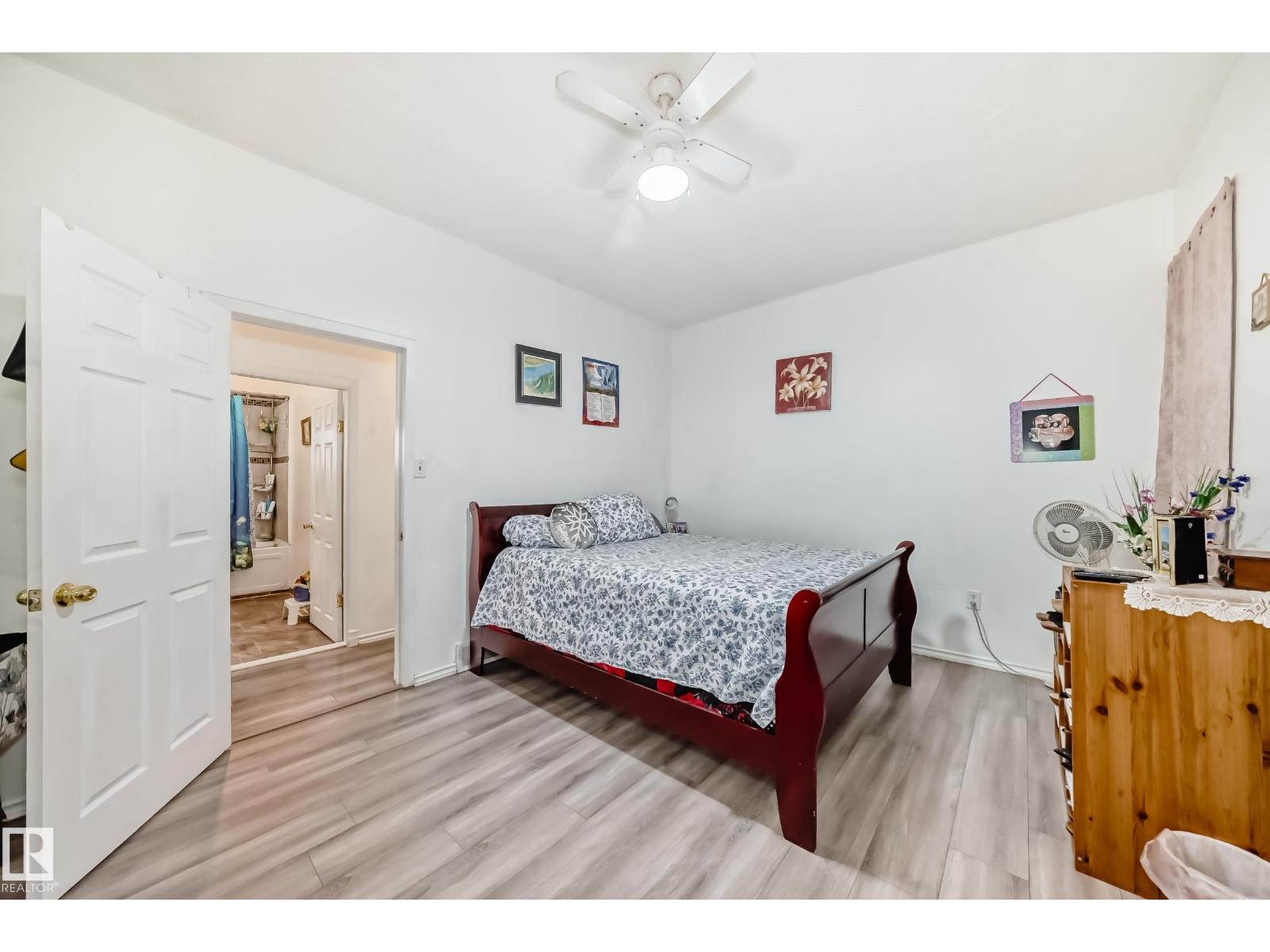 Single Family House for Sale in   ST NW Edmonton 