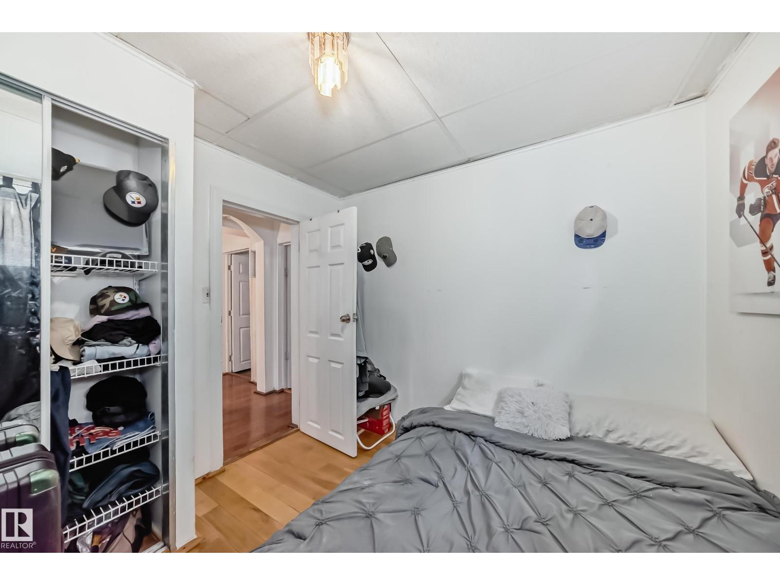 Single Family House for Sale in   ST NW Edmonton 