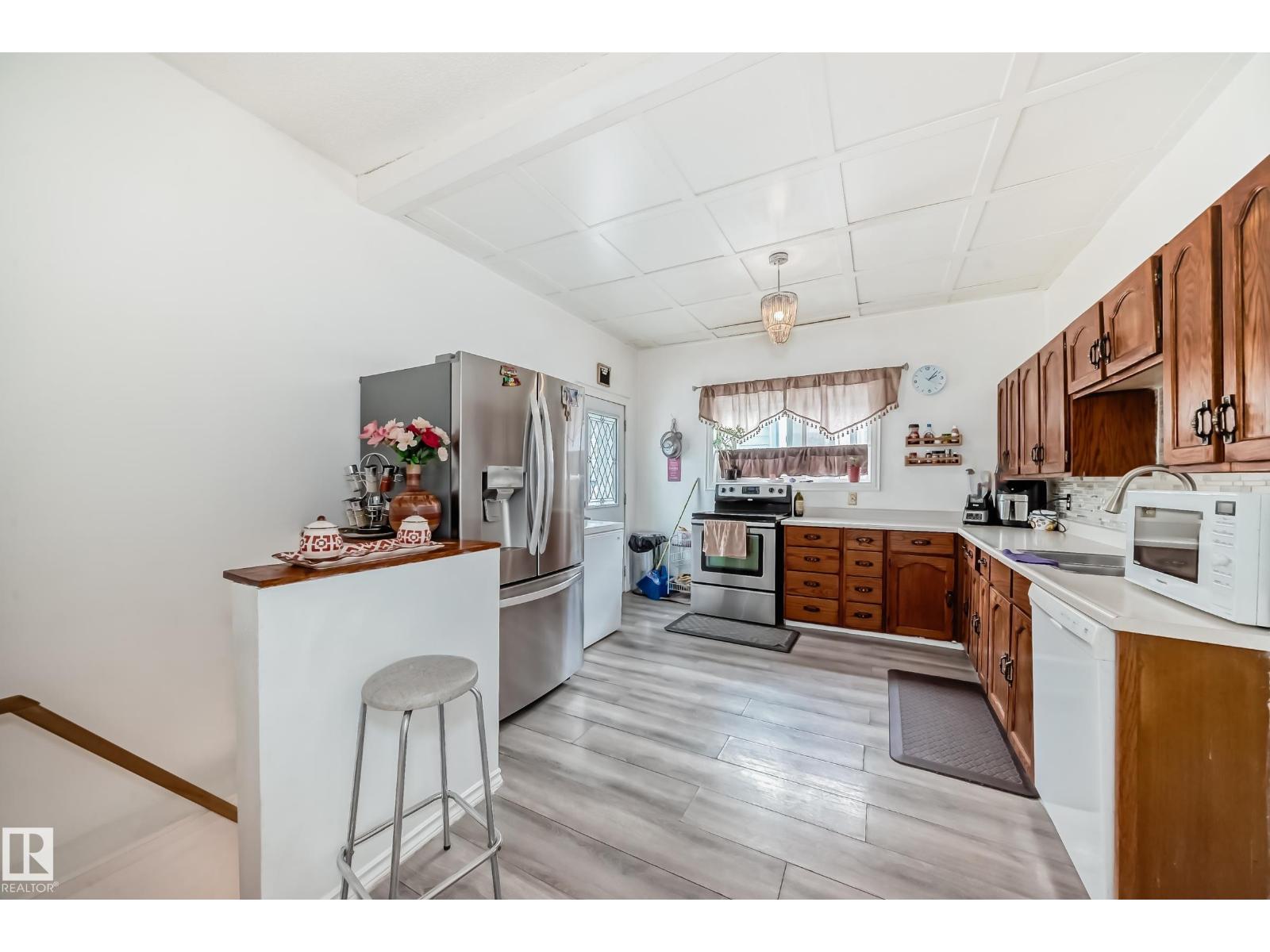 Single Family House for Sale in   ST NW Edmonton 