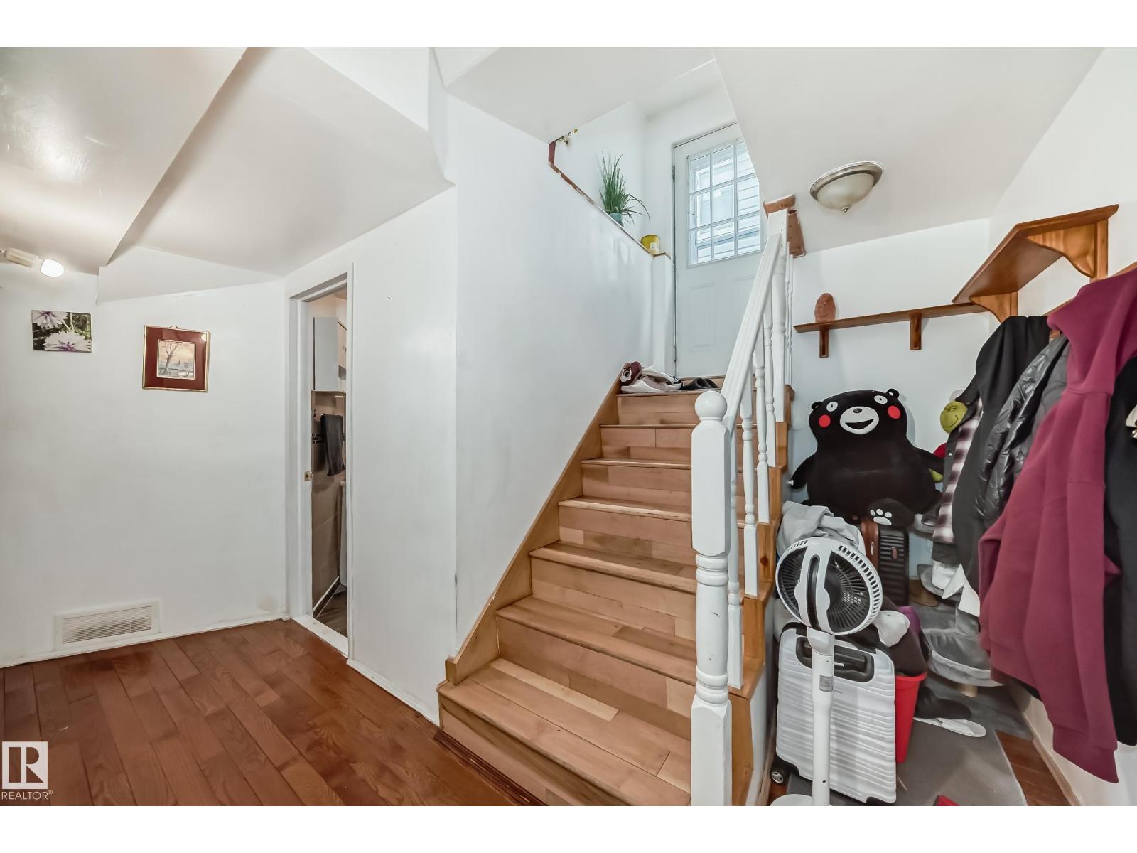 Single Family House for Sale in   ST NW Edmonton 