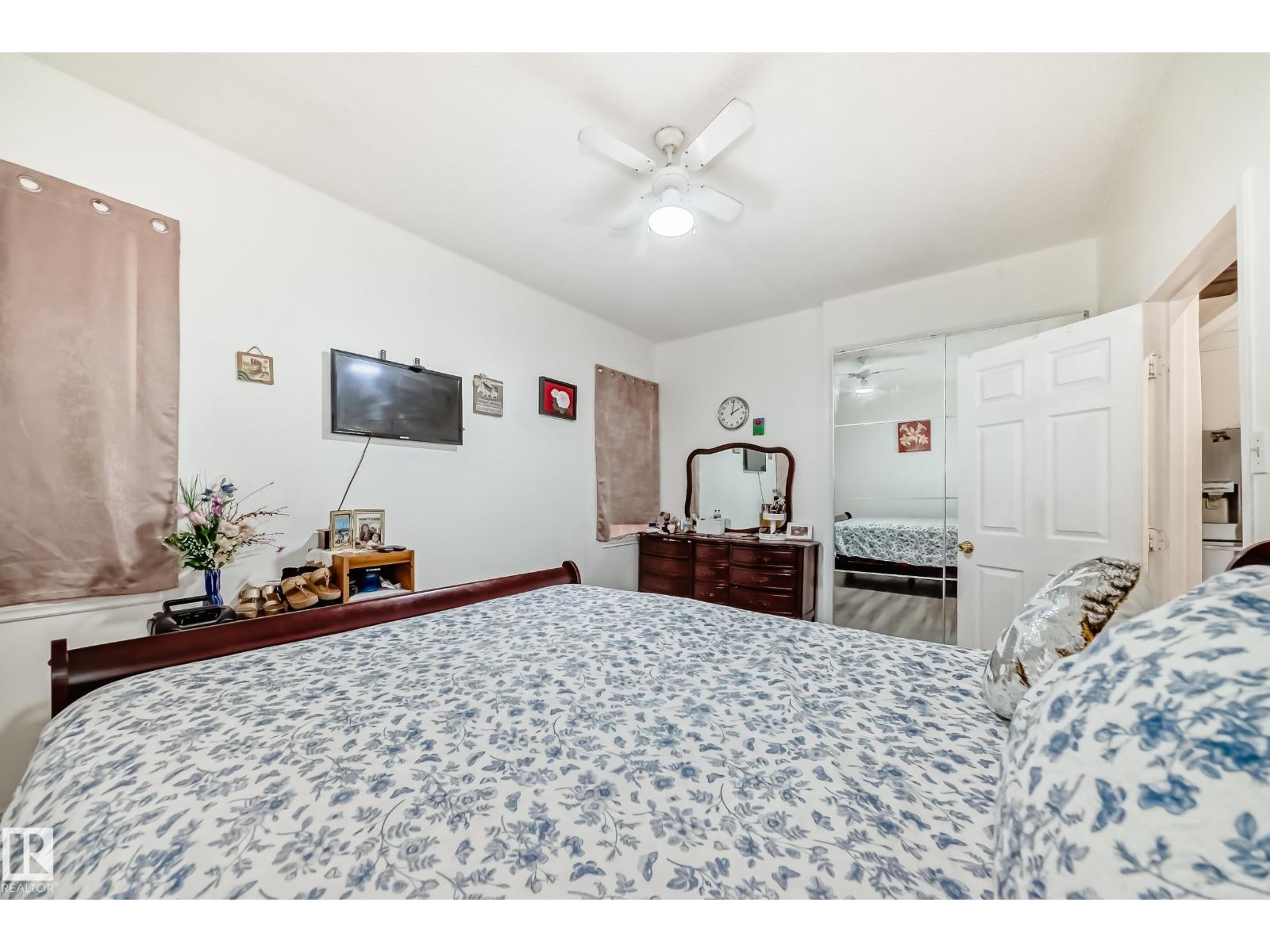 Single Family House for Sale in   ST NW Edmonton 