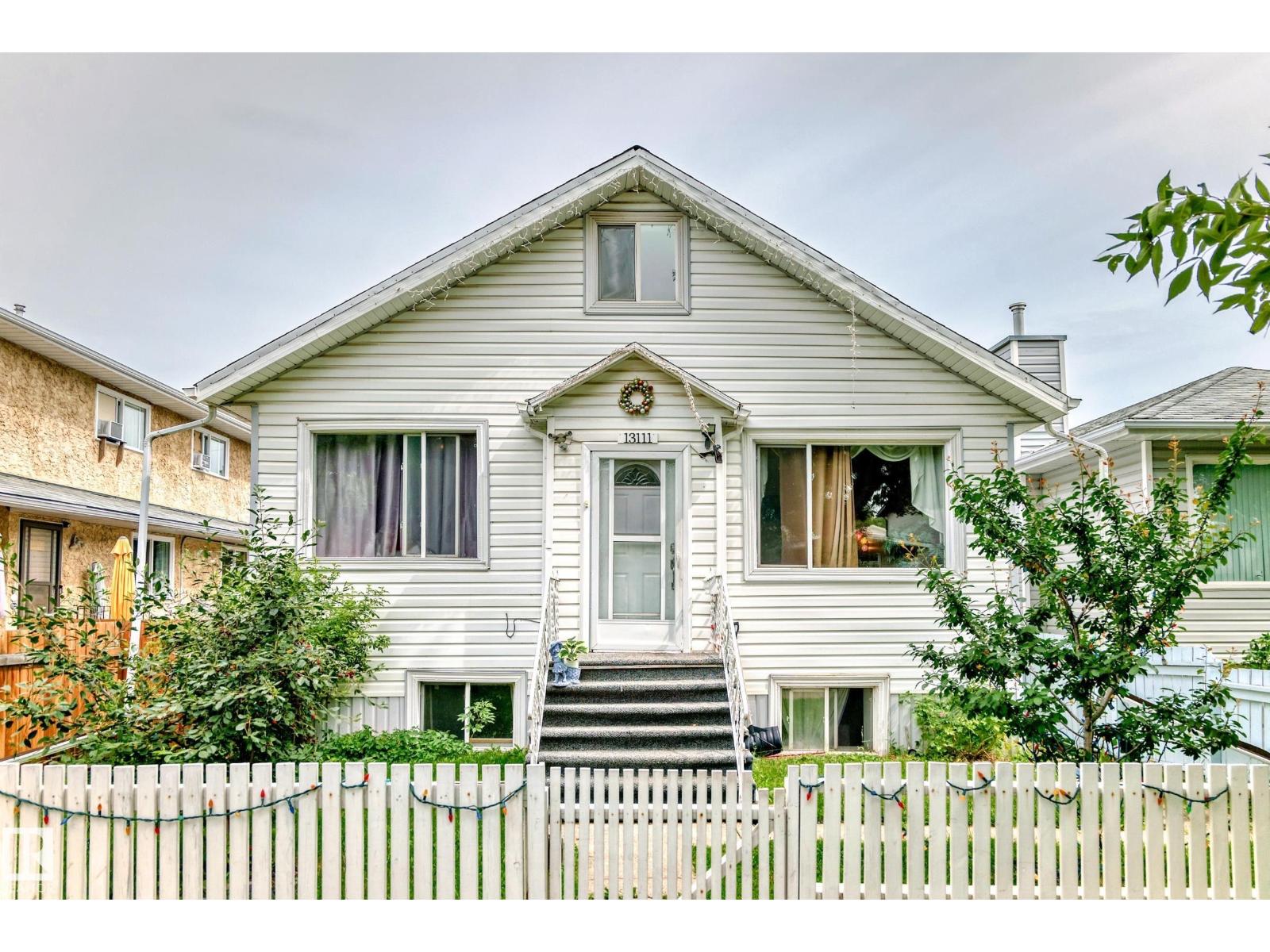 Single Family House for Sale in   ST NW Edmonton 