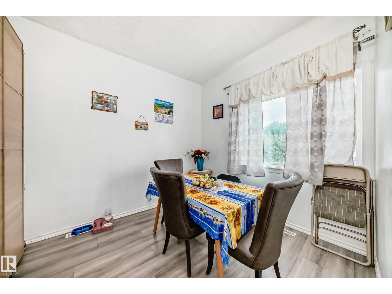 Single Family House for Sale in   ST NW Edmonton 