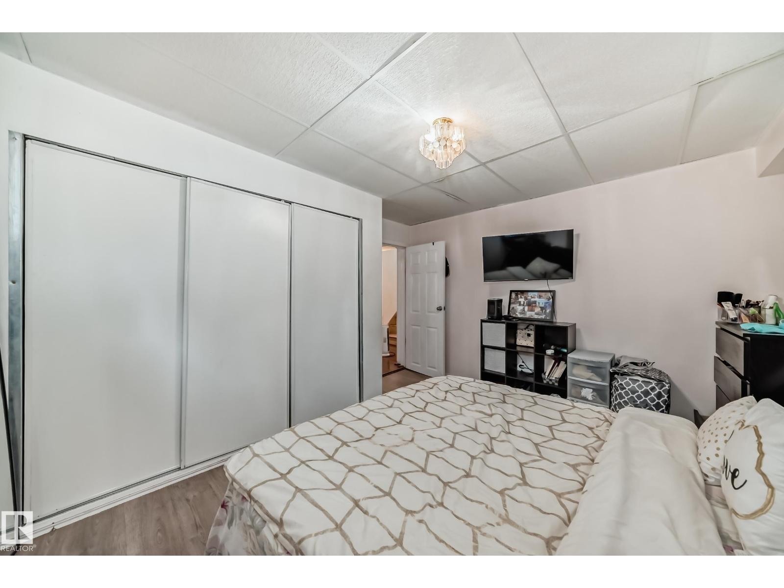 Single Family House for Sale in   ST NW Edmonton 