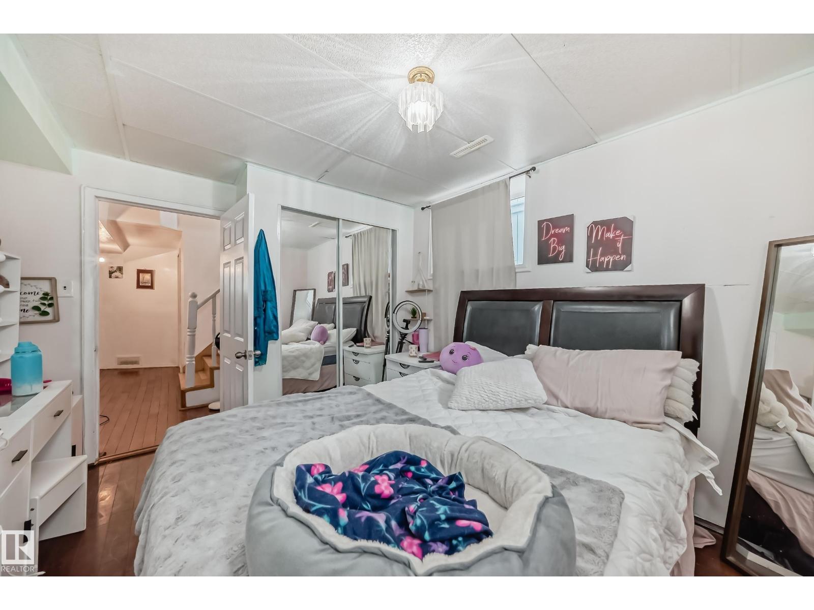 Single Family House for Sale in   ST NW Edmonton 