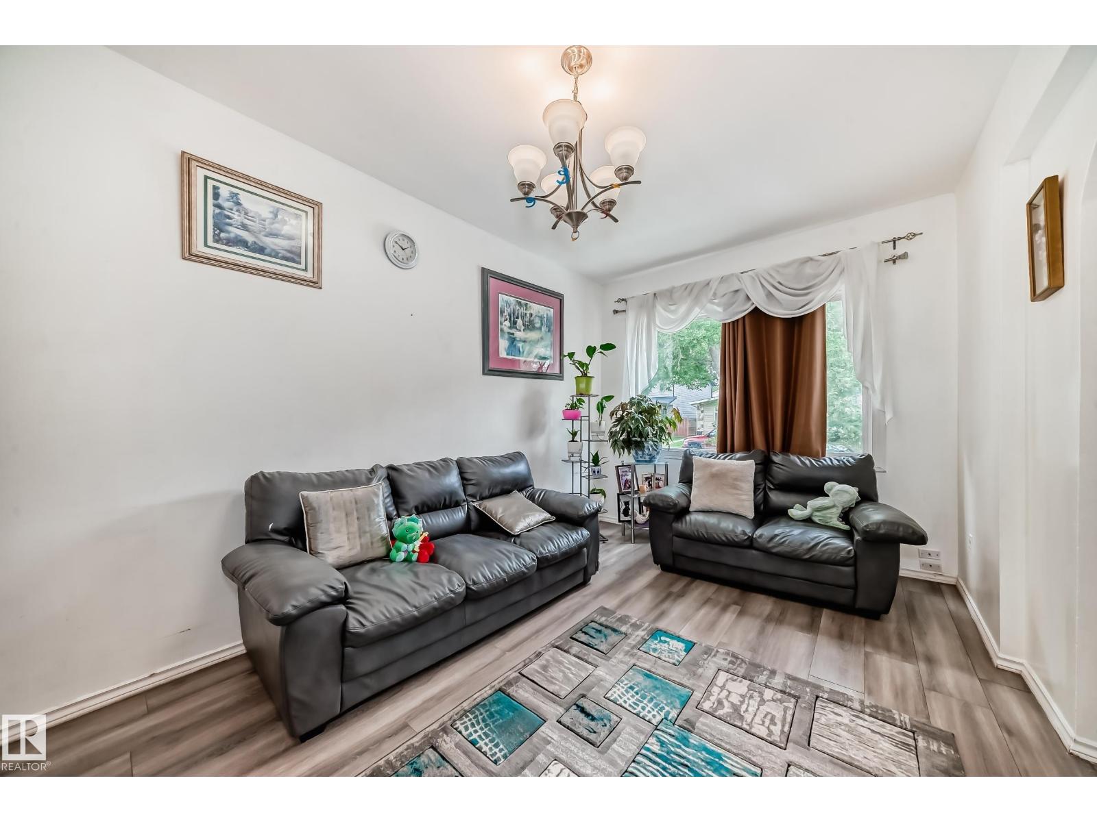 Single Family House for Sale in   ST NW Edmonton 