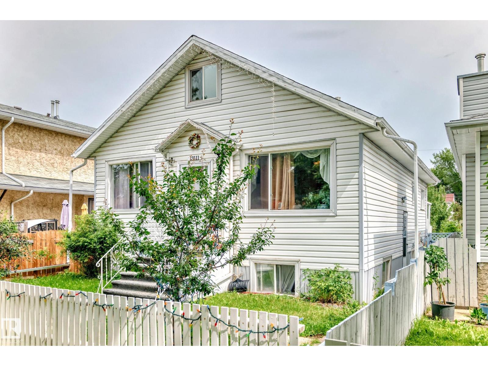 Single Family House for Sale in   ST NW Edmonton 