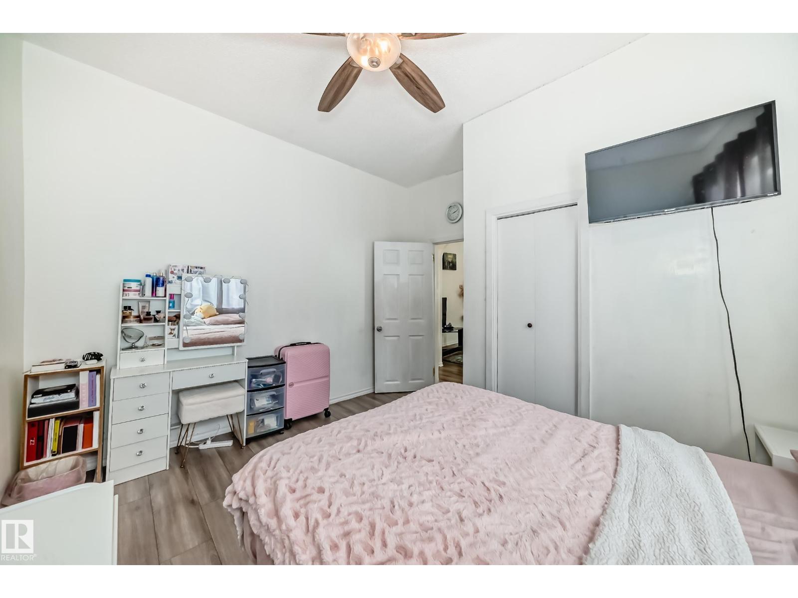 Single Family House for Sale in   ST NW Edmonton 