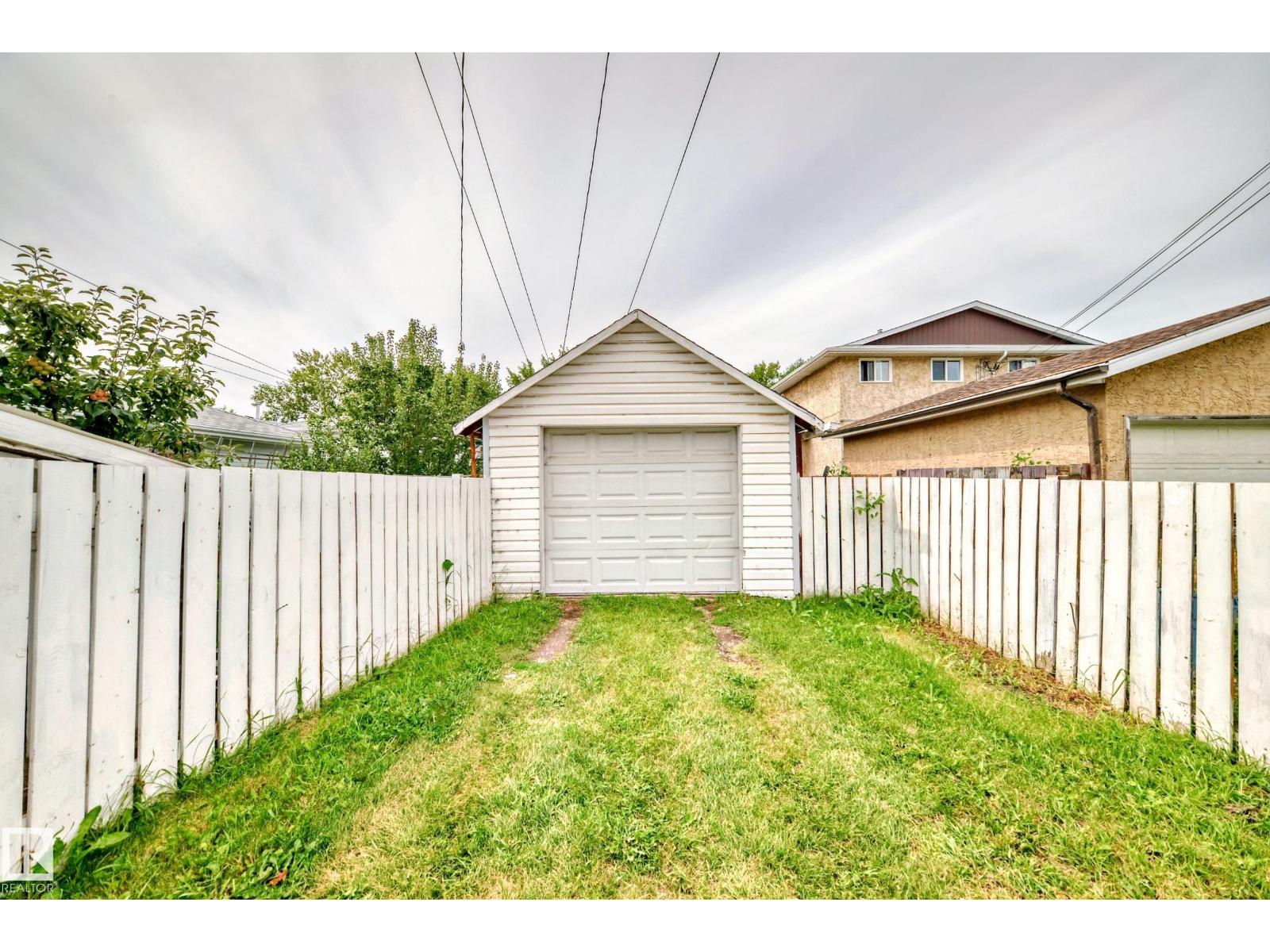 Single Family House for Sale in   ST NW Edmonton 