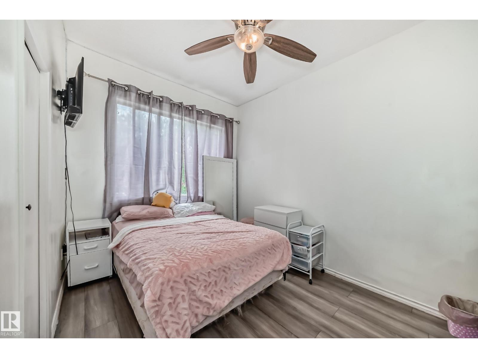 Single Family House for Sale in   ST NW Edmonton 