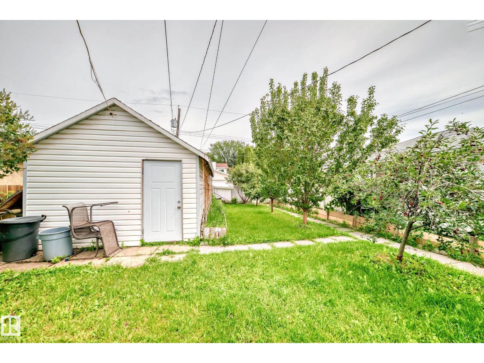 Single Family House for Sale in   ST NW Edmonton 