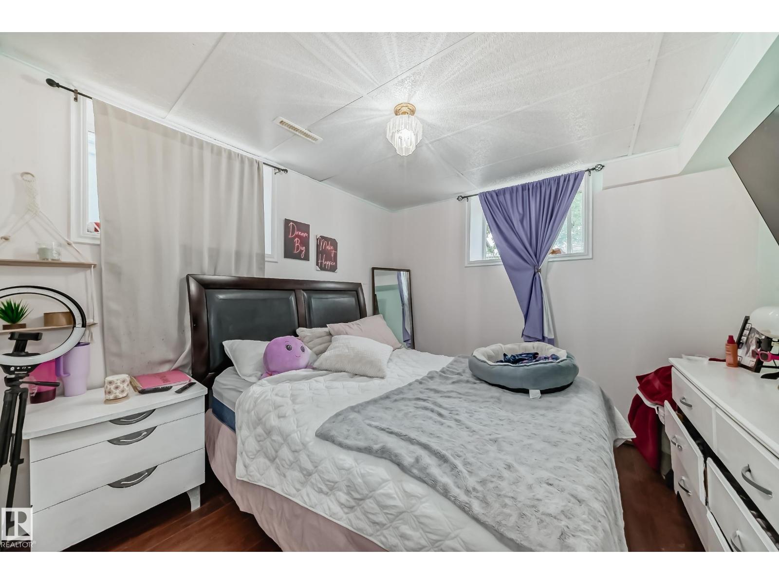 Single Family House for Sale in   ST NW Edmonton 