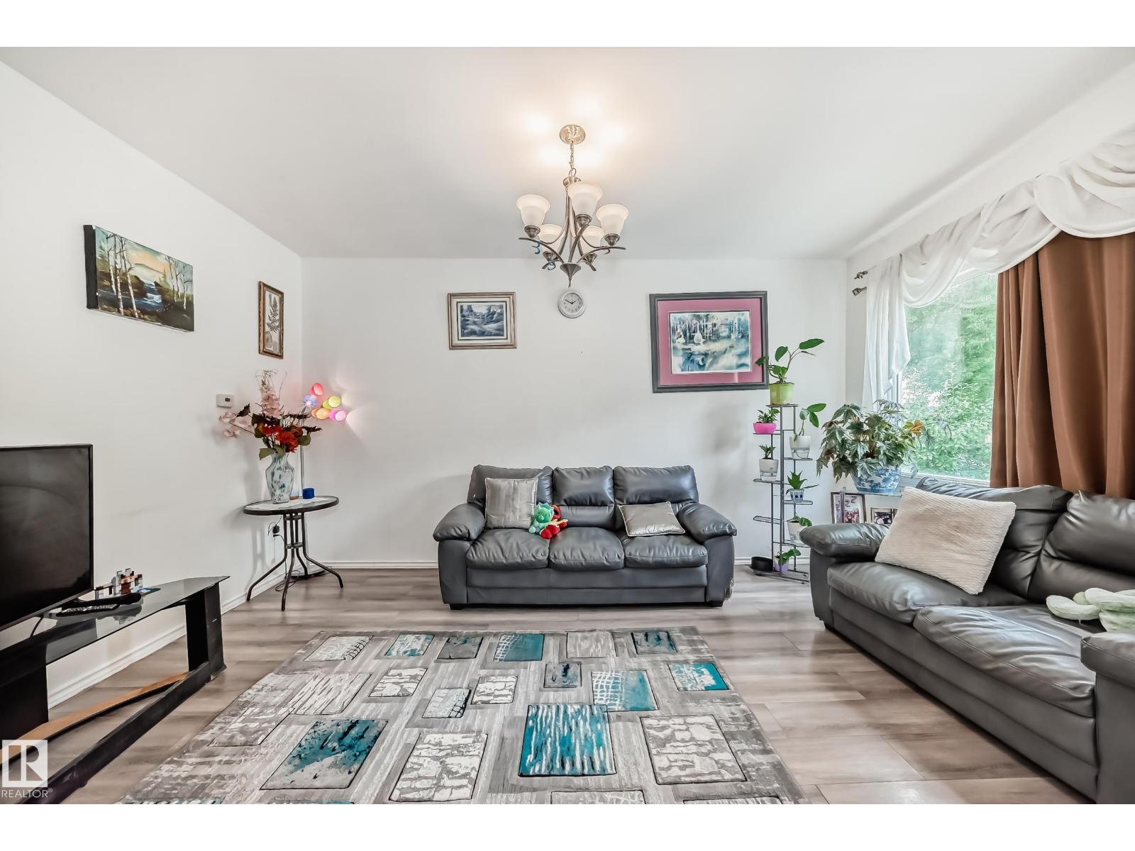 Single Family House for Sale in   ST NW Edmonton 