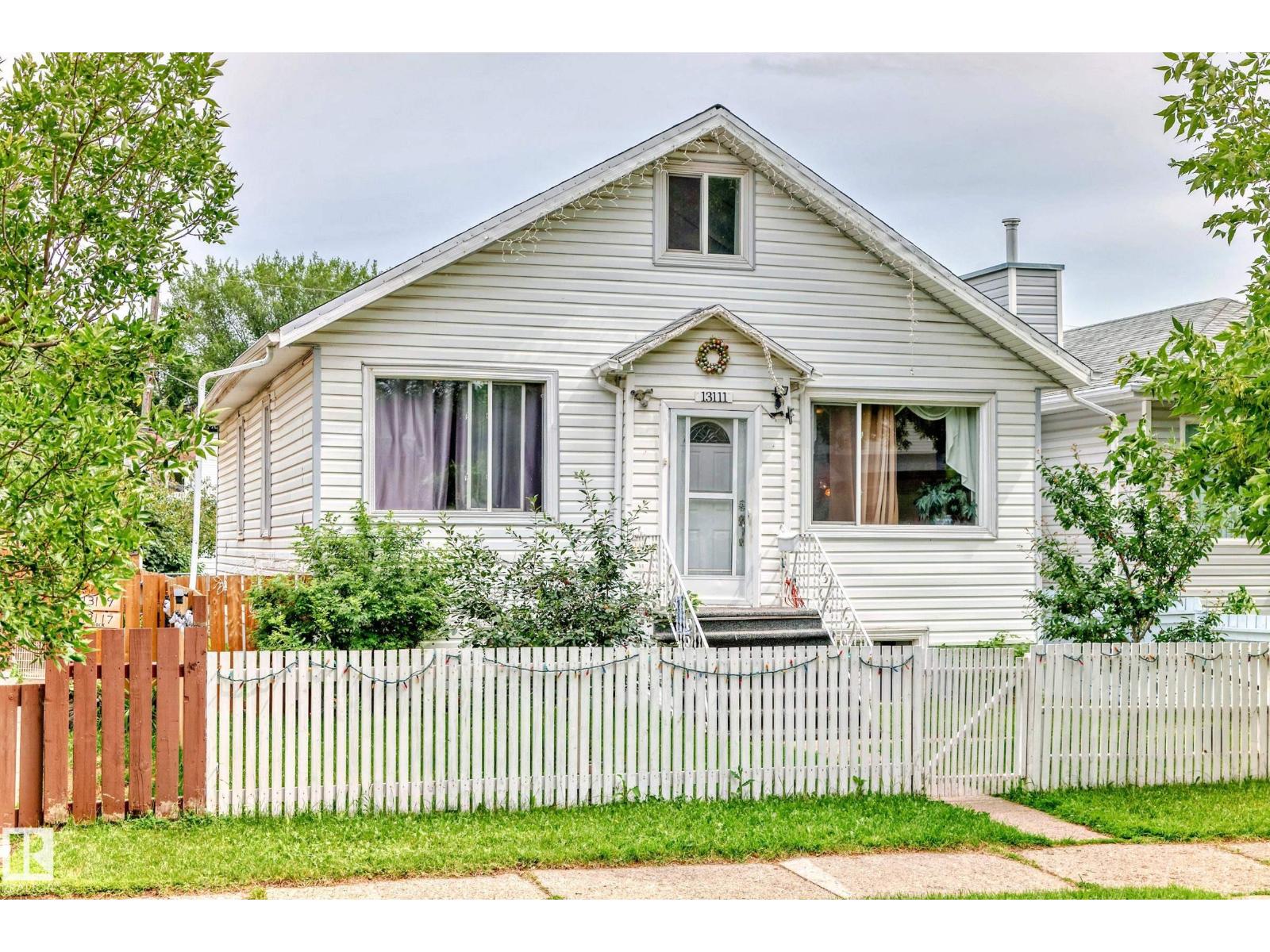 Single Family House for Sale in   ST NW Edmonton 