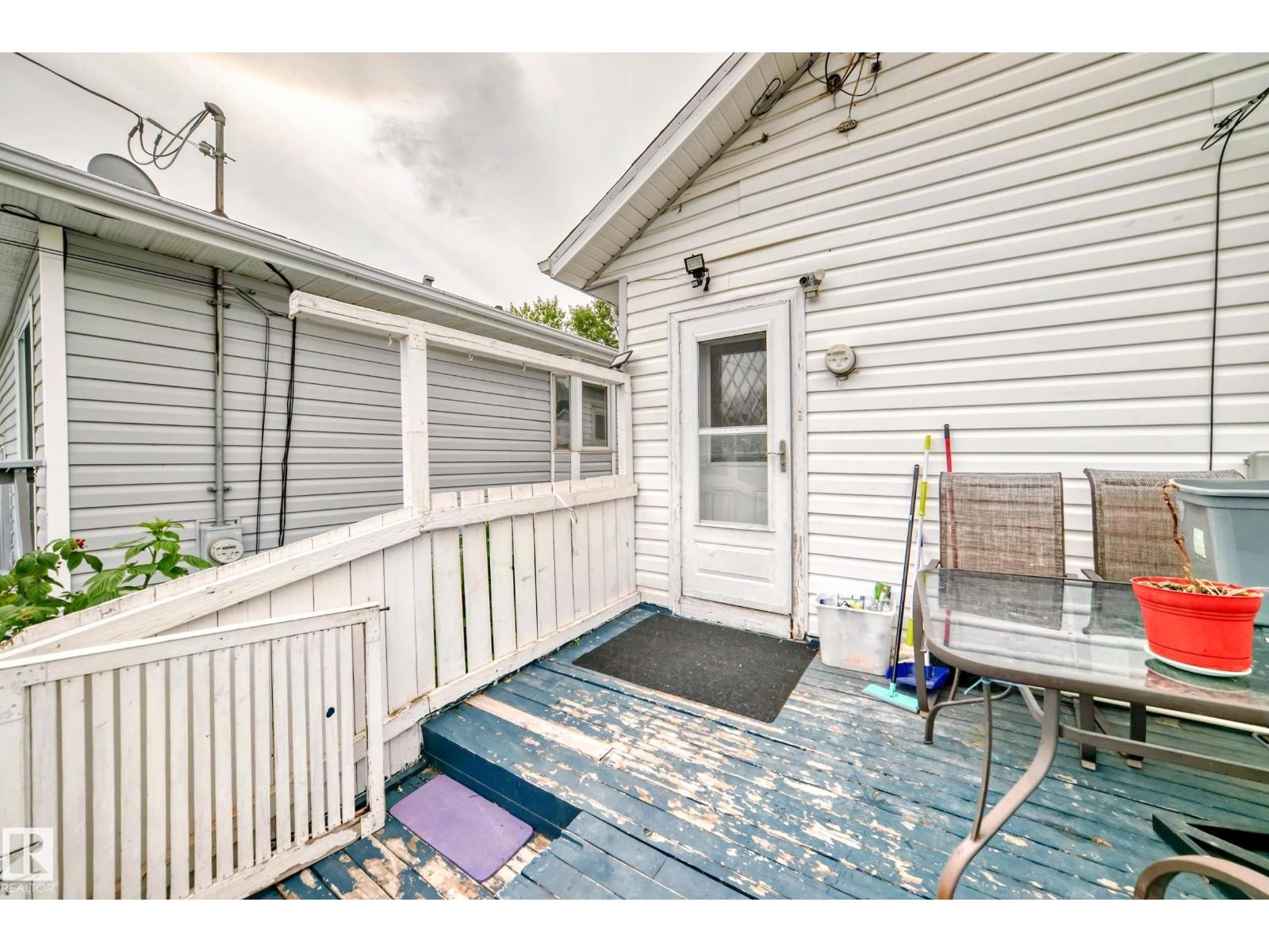 Single Family House for Sale in   ST NW Edmonton 