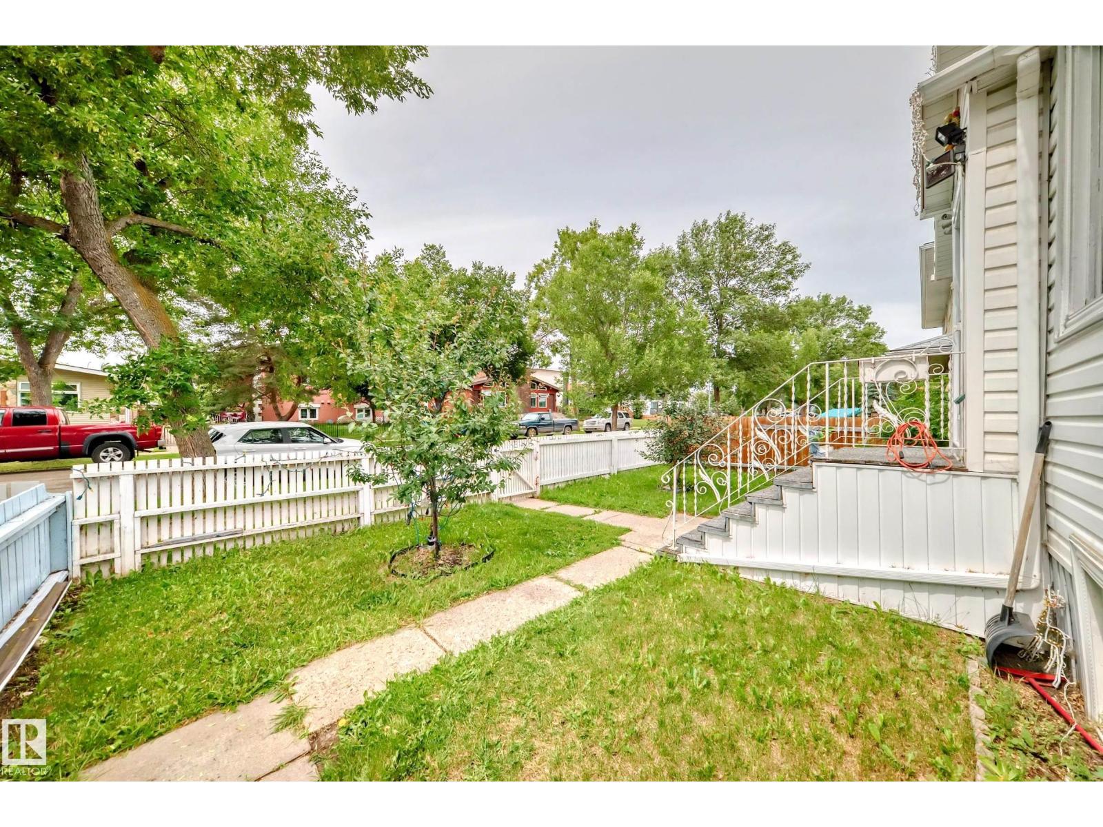 Single Family House for Sale in   ST NW Edmonton 