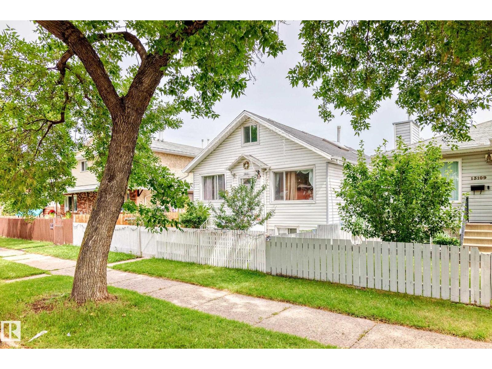 Single Family House for Sale in   ST NW Edmonton 
