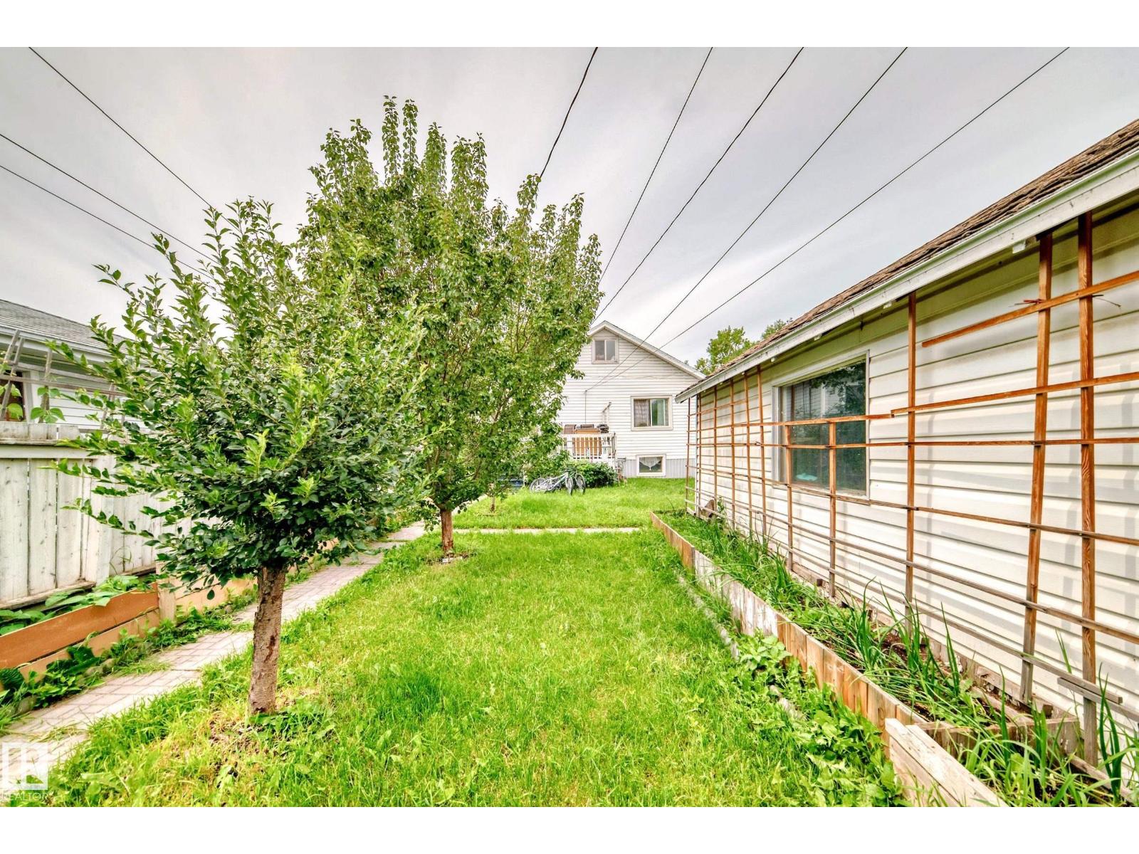 Single Family House for Sale in   ST NW Edmonton 