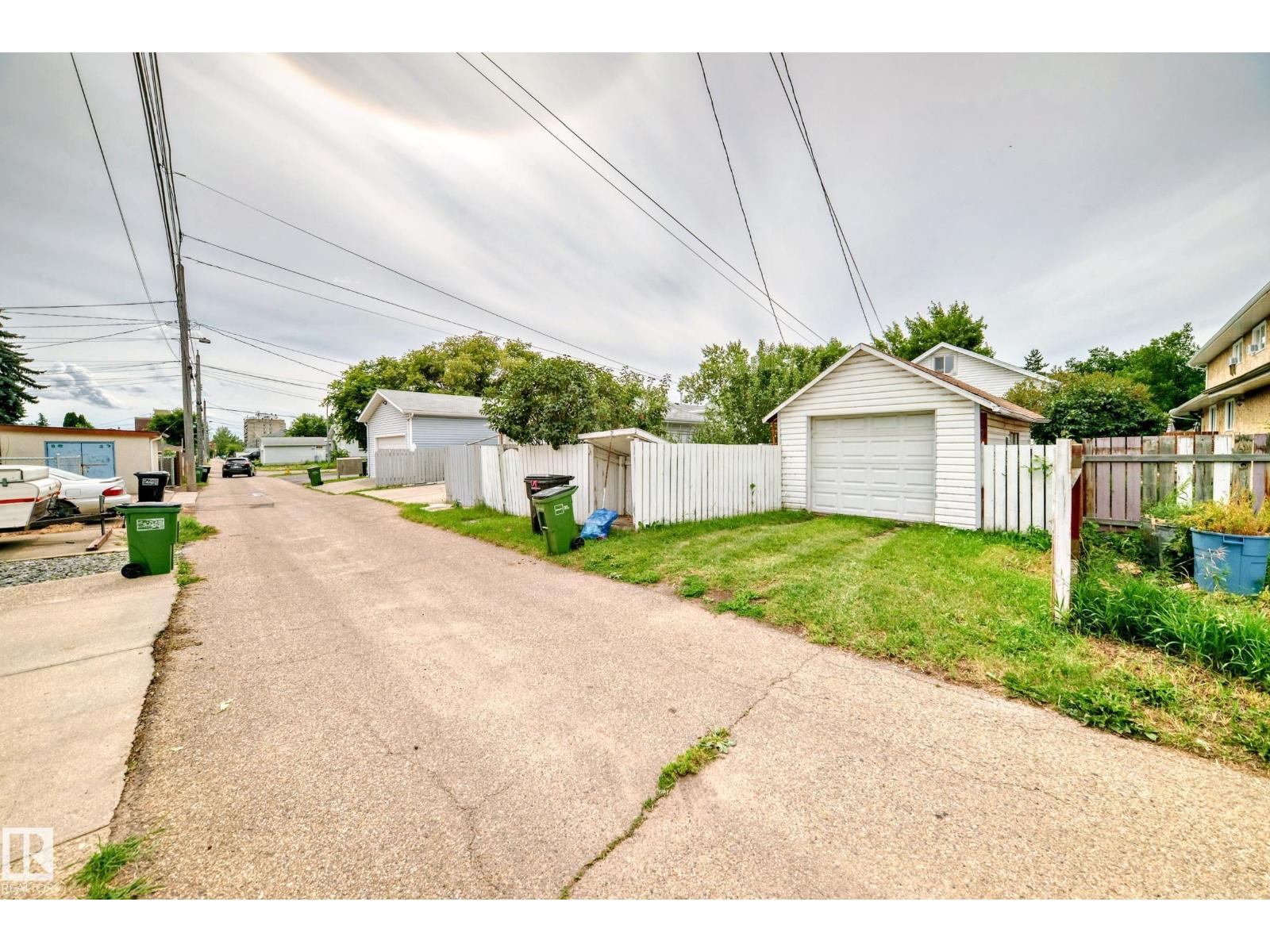 Single Family House for Sale in   ST NW Edmonton 