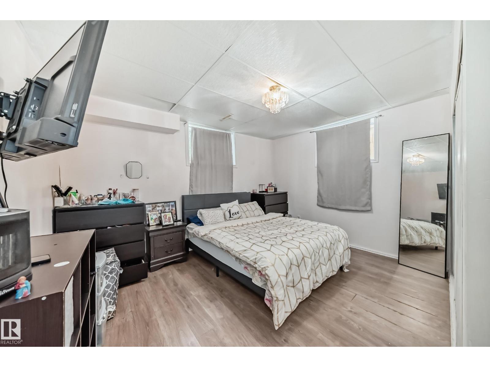 Single Family House for Sale in   ST NW Edmonton 