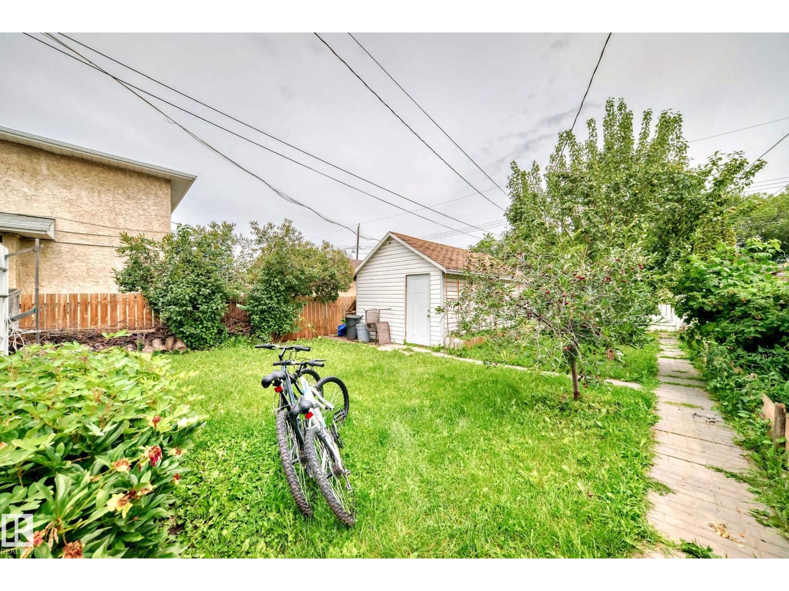 Single Family House for Sale in   ST NW Edmonton 