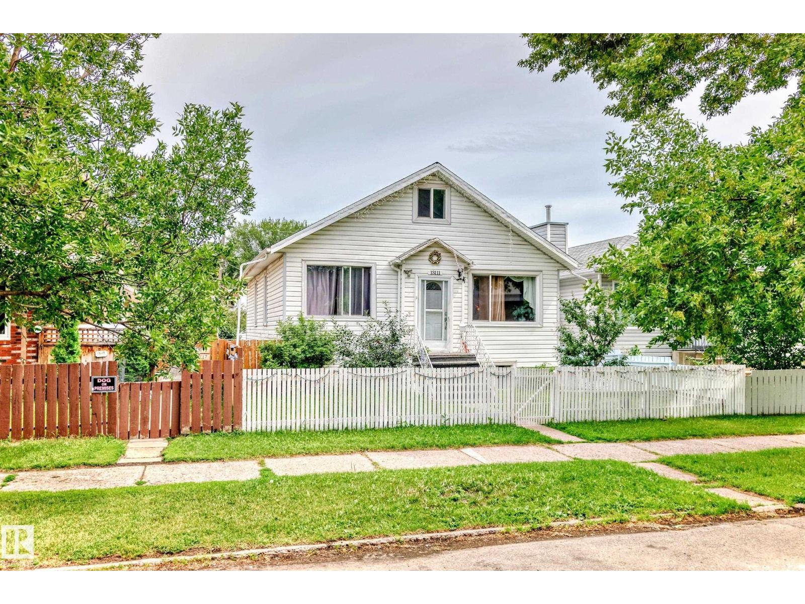 Single Family House for Sale in   ST NW Edmonton 