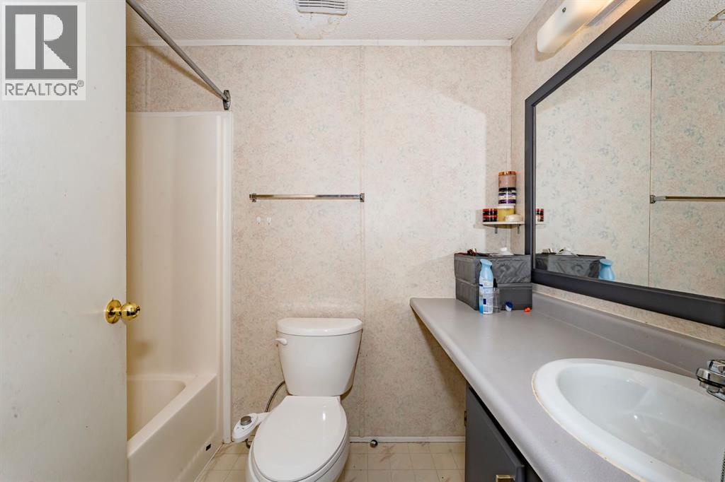 Single Family House Mobile Home for Sale in  Burroughs Place NE Monterey Park Calgary 
